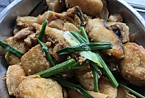 豆腐泡焖鱼腩的做法