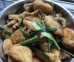豆腐泡焖鱼腩的做法