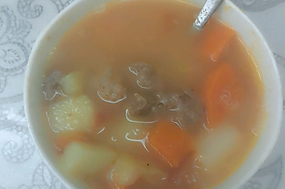 番茄牛腩土豆胡萝卜汤