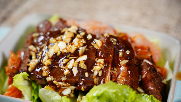 【减脂期也能吃便当】牛里脊泡菜沙拉 韩式沙拉绝对好吃！