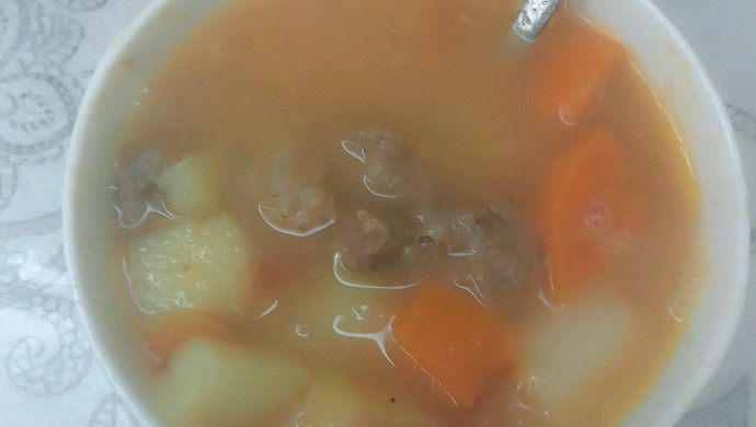 番茄牛腩土豆胡萝卜汤