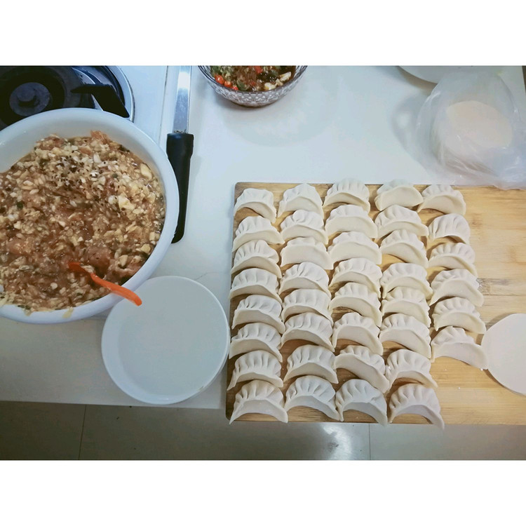 白菜香菇猪肉饺子的做法