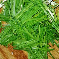 韭菜青椒炒河虾的做法图解3