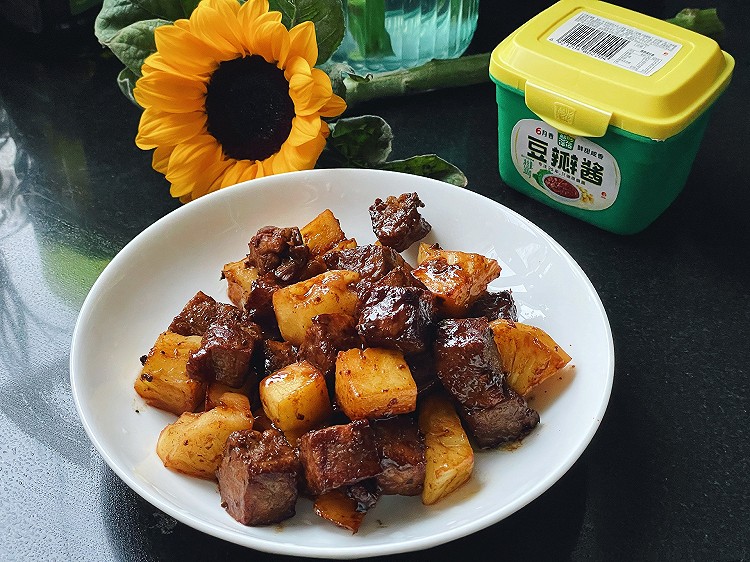 菠萝牛肉粒的做法