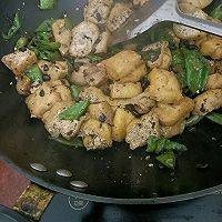 线椒五花肉豆豉炒油豆腐的做法图解17