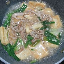 肉丝大蒜炖豆腐