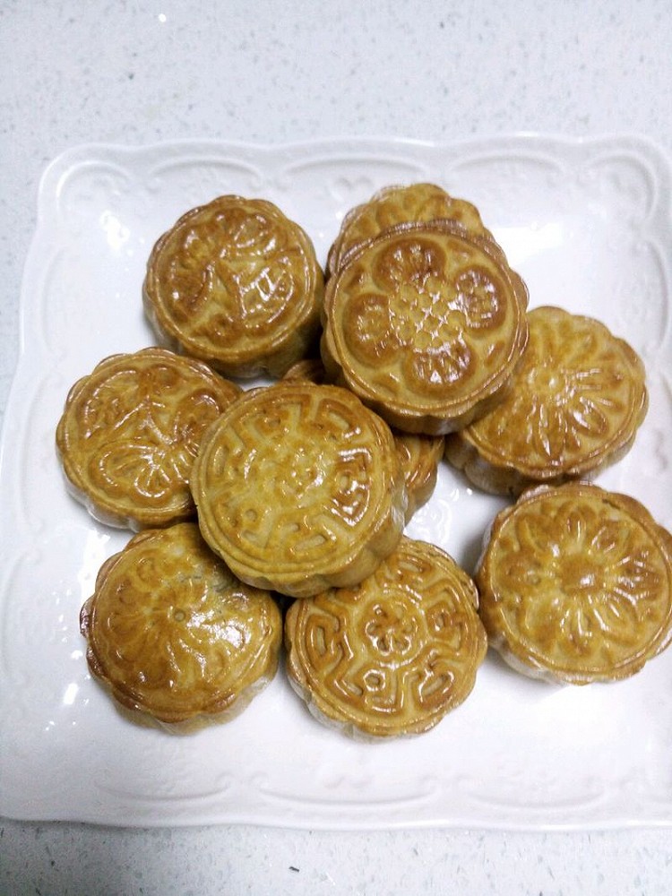 莲蓉蛋黄月饼50g（10个）的做法