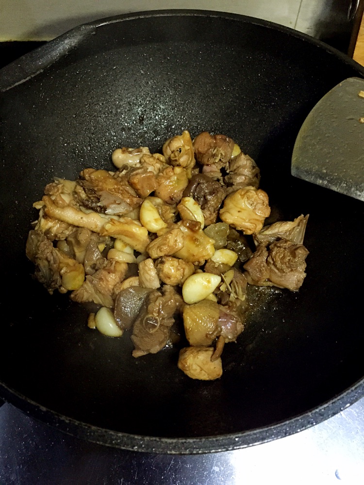 泌阳花菇土鸡煲的做法图解8