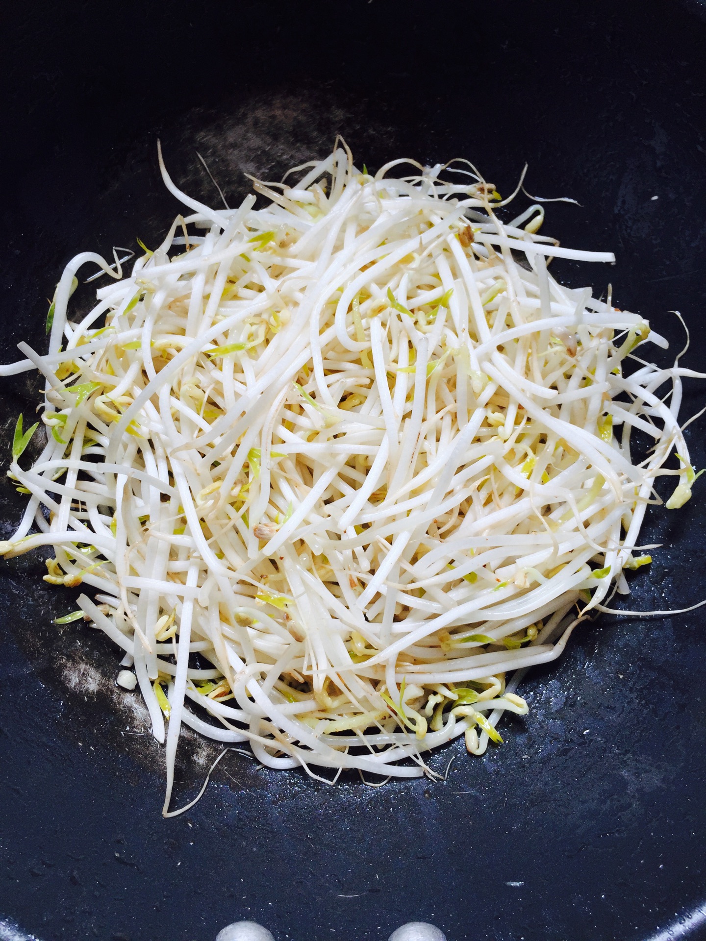 清炒绿豆芽（养生）的做法图解4