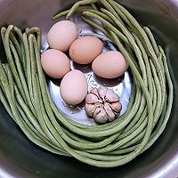 豆角煎鸡蛋的做法图解1