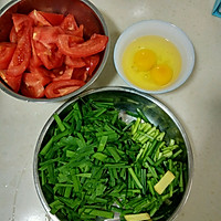 西红柿鸡蛋韭菜面的做法图解3