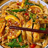 #开启观赛嗨吃局#减脂餐！低脂低卡柠檬手撕鸡丝❗️的做法图解1