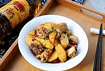 土豆炖三黄鸡的做法