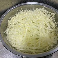 青椒土豆丝的做法图解1