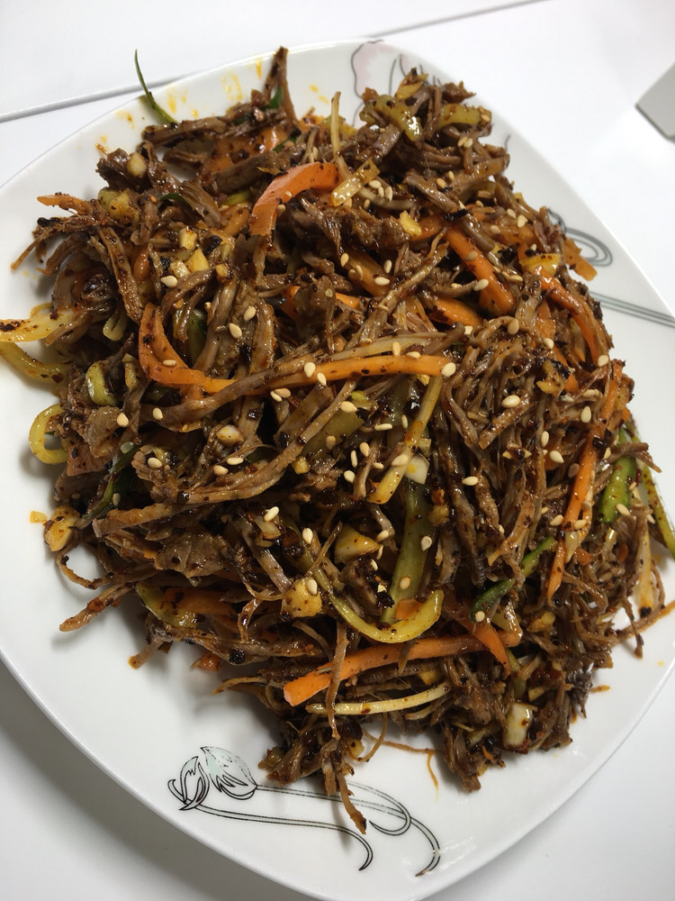 凉拌手撕牛肉的做法