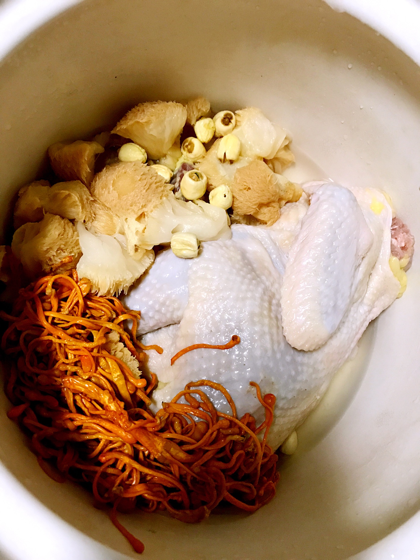猴头菇炖鸡汤怎么做_猴头菇炖鸡汤的做法_爱生活的馋猫_豆果美食