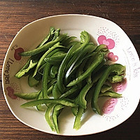 青椒肉丝的做法图解1