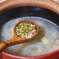 老火靓汤-清热祛湿绿豆薏仁龙骨汤的做法图解4