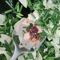 快手小炒：韭菜苔炒豆皮的做法图解6