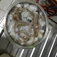 茼蒿炒墨鱼的做法图解1