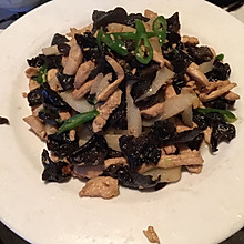 家常木耳炒肉丝