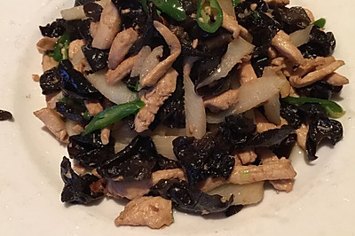 家常木耳炒肉丝