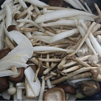 蚝油杂菇牛肉丸煲的做法图解5