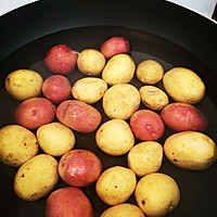 椒盐烤小土豆的做法图解2