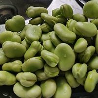 炒蚕豆的做法图解1