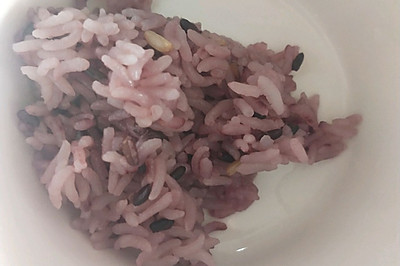 减脂粗粮紫米饭