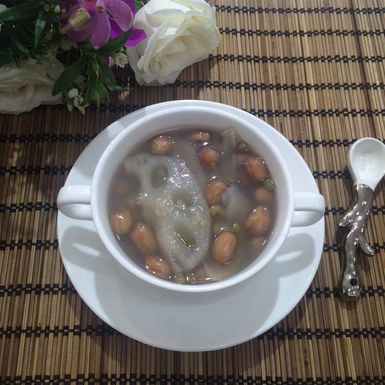 花生莲藕绿豆汤的做法