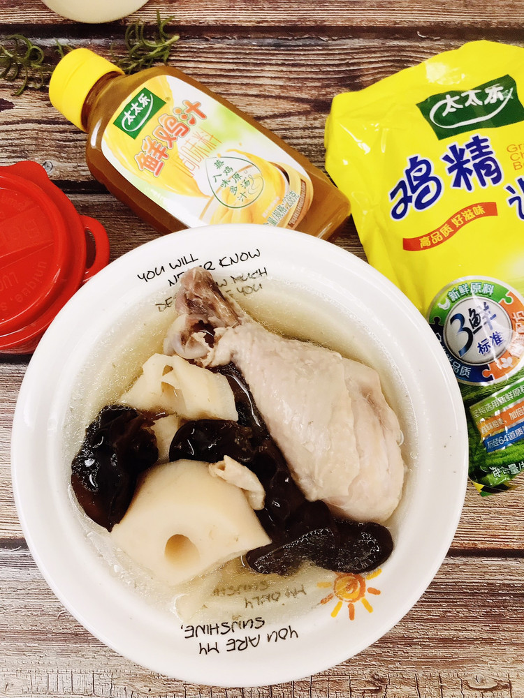 木耳莲藕炖鸡的做法