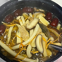 #打工人的健康餐#菌菇瘦肉养生汤的做法图解4