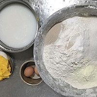 #嗨fun暑假#豆沙花环面包的做法图解1