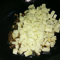 土豆猪肉沫豆腐香菇拉条子的做法图解9