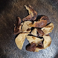 主妇日常宴客菜之沙锅生姜葱头沙姜味焖鸡的做法图解7