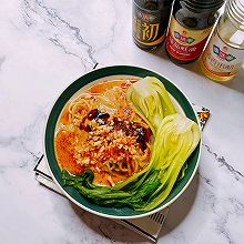 芝麻酱油泼面