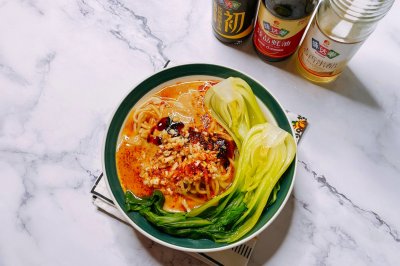 芝麻酱油泼面