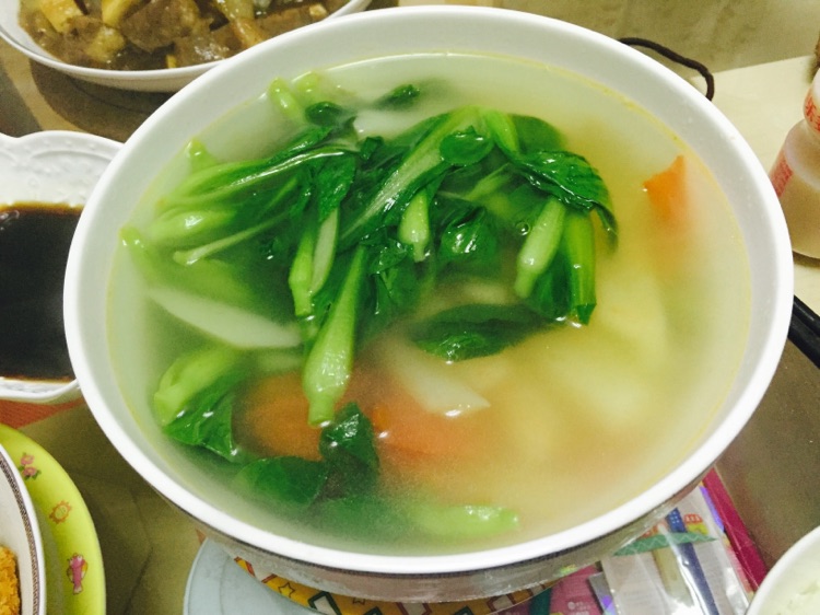 番茄鸡毛菜土豆汤