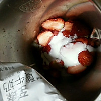 低卡美味软妹饮——草莓奶昔的做法图解3
