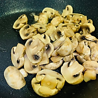 初冬的味道：鸡胸肉炒蘑菇的做法图解14