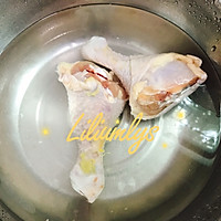 #做道懒人菜，轻松享假期#橙香枸杞鸡汤的做法图解1