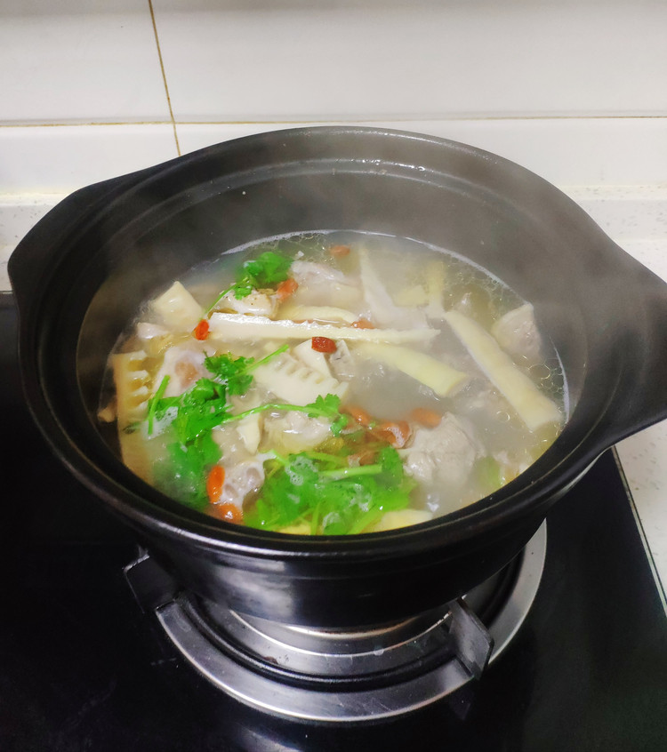 春笋炖鸭汤的做法