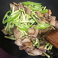 蒜苔青椒炒肉的做法图解5