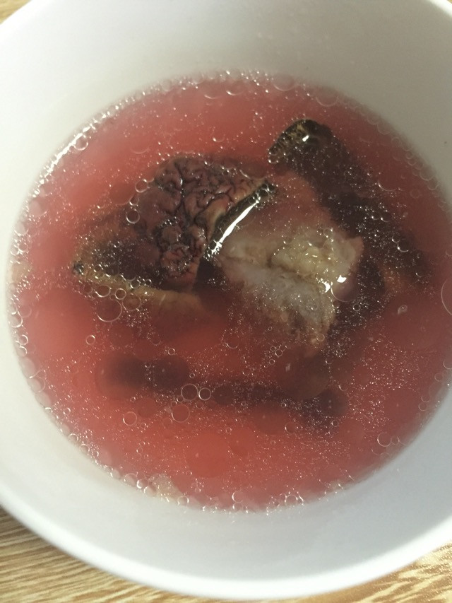 简易版的红菇排骨汤的做法
