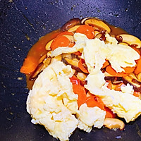 减脂餐❗️营养好吃的香菇胡萝卜炒鸡蛋的做法图解8