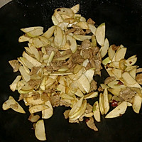 茭白炒肉片的做法图解3