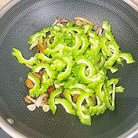 苦瓜炒肉的做法图解7