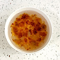 顺滑好喝，抗燥滋润的银耳桃胶牛奶羹的做法图解1
