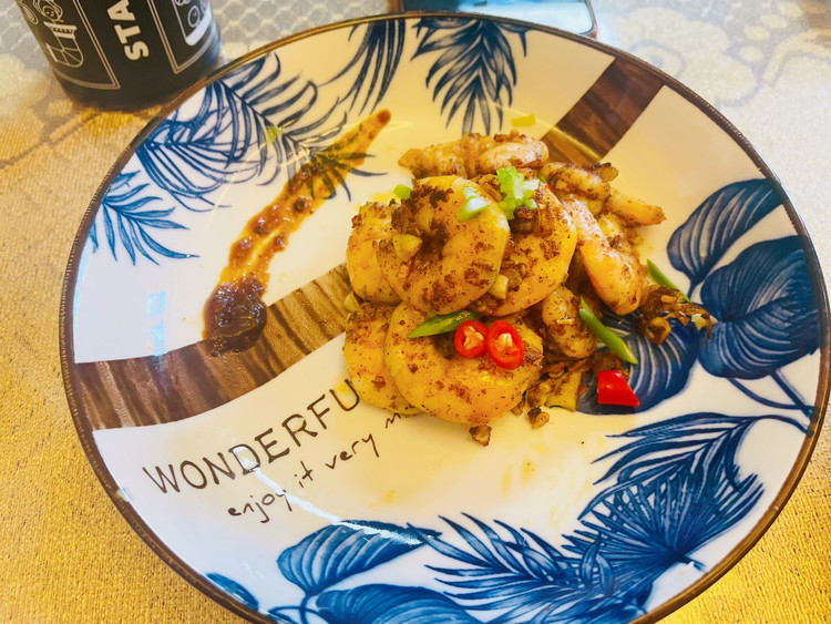 蒜香黄油虾的做法